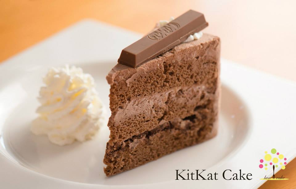 KitKat Cake